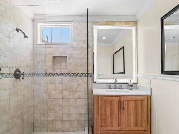 Undisclosed Address #A11886720, West Palm Beach FL 33401