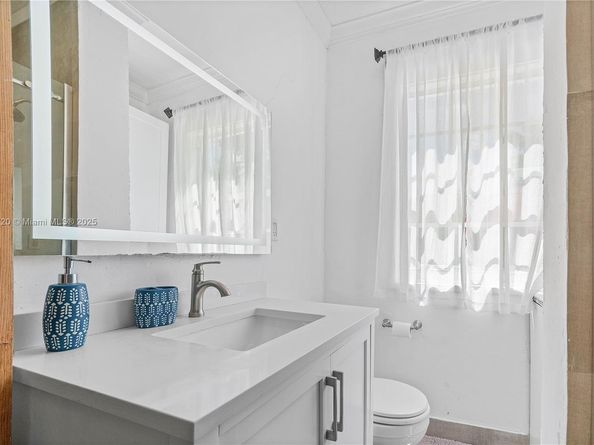 Undisclosed Address #A11886720, West Palm Beach FL 33401
