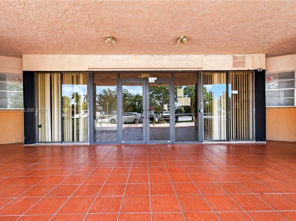 9678 Fontainebleau Blvd 411, Miami FL 33172