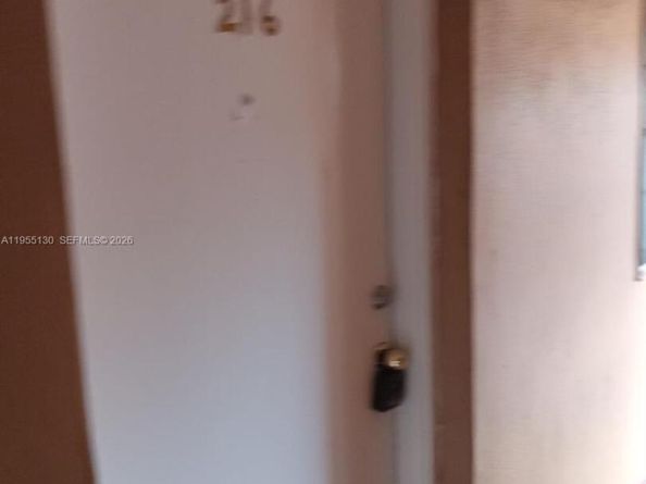 1230 W 54th St 216A, Hialeah FL 33012