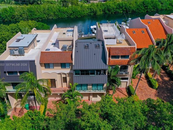 5990 Paradise Point Dr, Palmetto Bay FL 33157