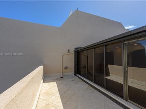 5990 Paradise Point Dr, Palmetto Bay FL 33157