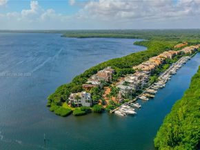 5990 Paradise Point Dr, Palmetto Bay FL 33157