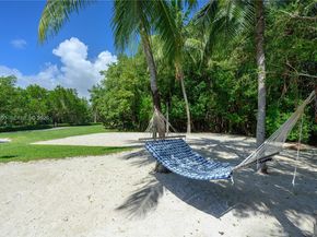 5990 Paradise Point Dr, Palmetto Bay FL 33157