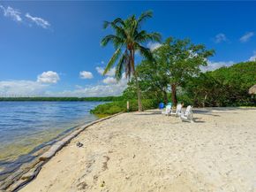 5990 Paradise Point Dr, Palmetto Bay FL 33157