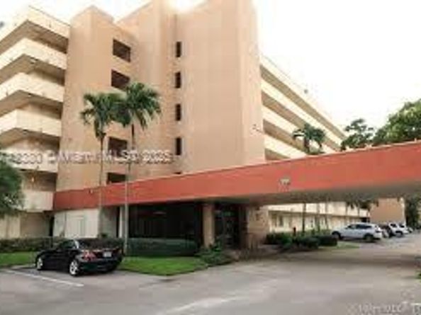 Undisclosed Address #A11743380, Pembroke Pines FL 33025