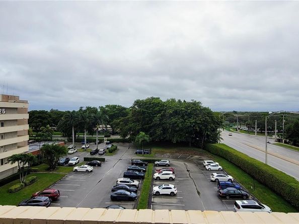 Undisclosed Address #A11743380, Pembroke Pines FL 33025