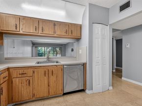 491 Ives Dairy Rd 3065, Miami FL 33179