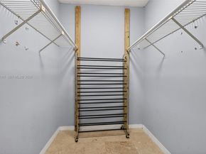 491 Ives Dairy Rd 3065, Miami FL 33179