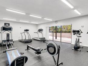 491 Ives Dairy Rd 3065, Miami FL 33179