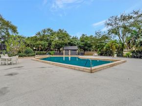 491 Ives Dairy Rd 3065, Miami FL 33179