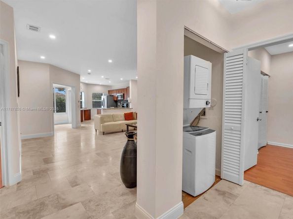 6538 Via Regina 9, Boca Raton FL 33433