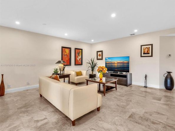 6538 Via Regina 9, Boca Raton FL 33433