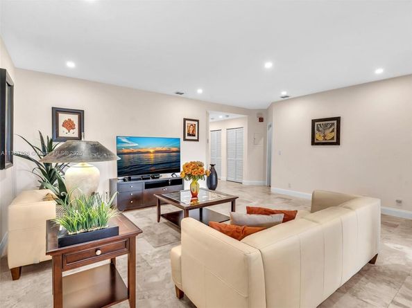 6538 Via Regina 9, Boca Raton FL 33433