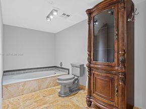 1900 Consulate Pl 2205, West Palm Beach FL 33401