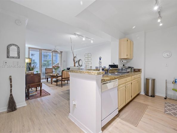 2665 SW 37th Ave 202, Miami FL 33133