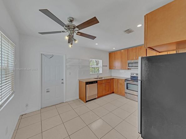 1636 NE 15th Ave, Fort Lauderdale FL 33305