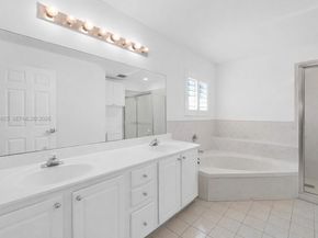 16898 Crestview Ln, Weston FL 33326