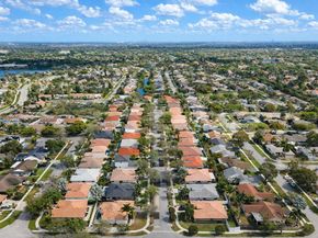 16898 Crestview Ln, Weston FL 33326
