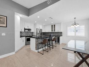 16898 Crestview Ln, Weston FL 33326
