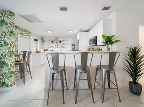 810 NW 21st Ct, Miami FL 33125