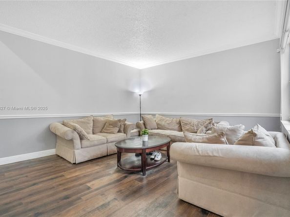 636 Sand Creek Cir, Weston FL 33327