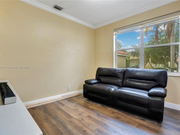 636 Sand Creek Cir, Weston FL 33327