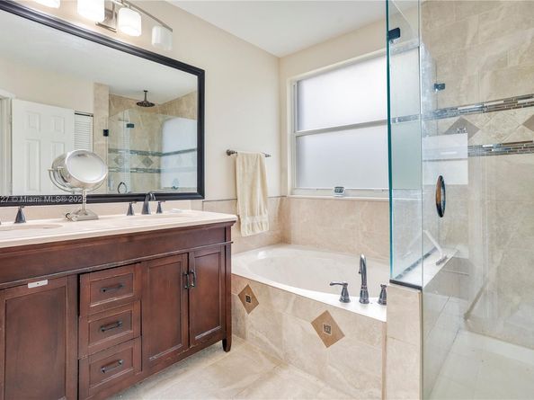 636 Sand Creek Cir, Weston FL 33327