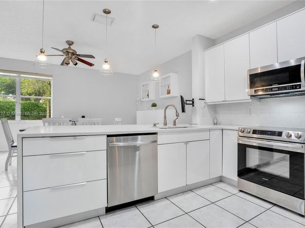 636 Sand Creek Cir, Weston FL 33327