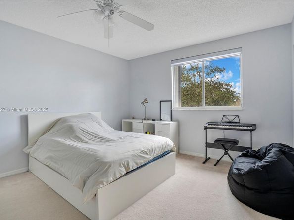 636 Sand Creek Cir, Weston FL 33327