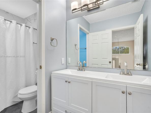 636 Sand Creek Cir, Weston FL 33327