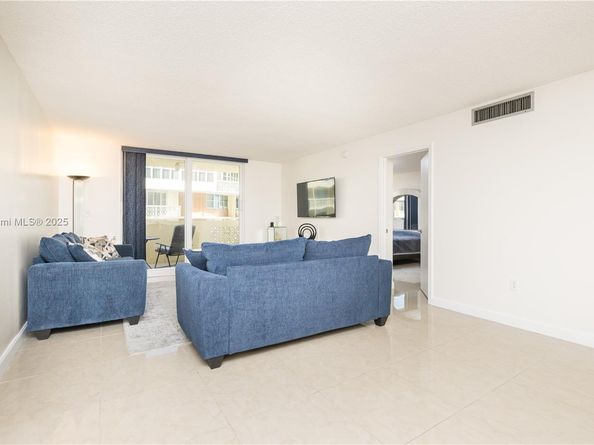 1833 S Ocean Dr 1007, Hallandale Beach FL 33009