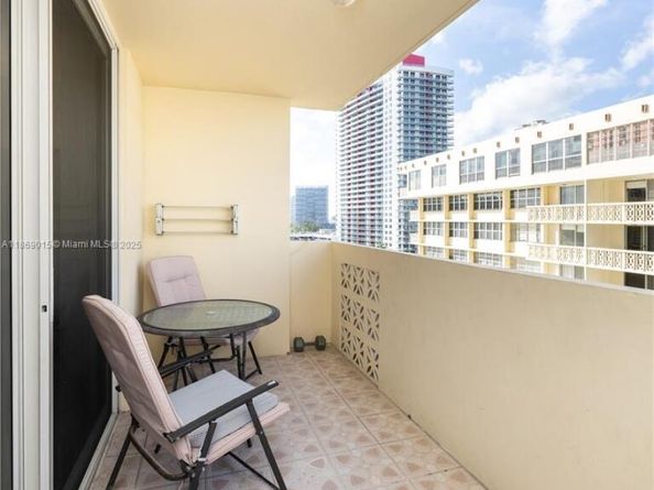 1833 S Ocean Dr 1007, Hallandale Beach FL 33009