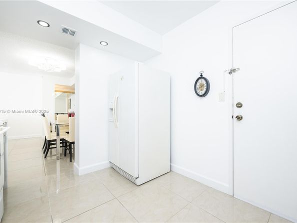 1833 S Ocean Dr 1007, Hallandale Beach FL 33009