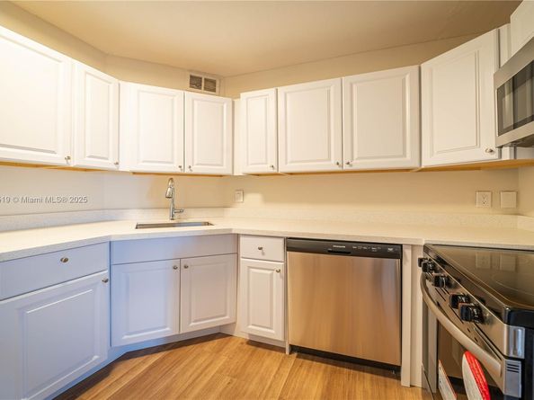 3301 Spanish Moss Ter 802, Lauderhill FL 33319