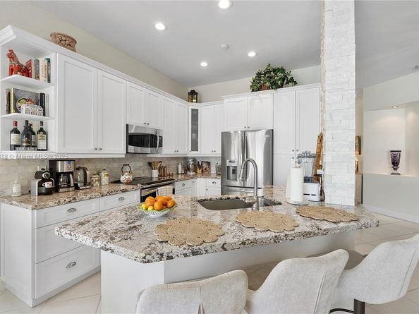 Undisclosed Address #A11875818, Weston FL 33327