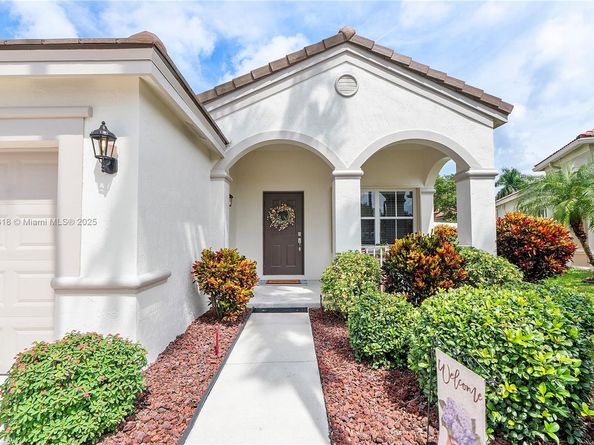 Undisclosed Address #A11875818, Weston FL 33327