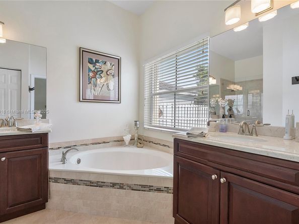 Undisclosed Address #A11875818, Weston FL 33327
