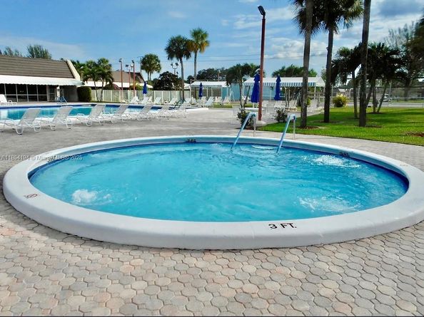 140 Lake Nancy Ln 112, West Palm Beach FL 33411