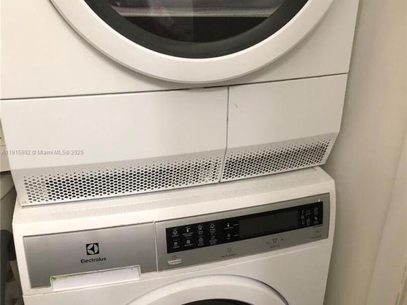 1110 Salzedo St 2G, Coral Gables FL 33134