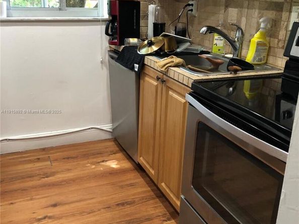 1110 Salzedo St 2G, Coral Gables FL 33134