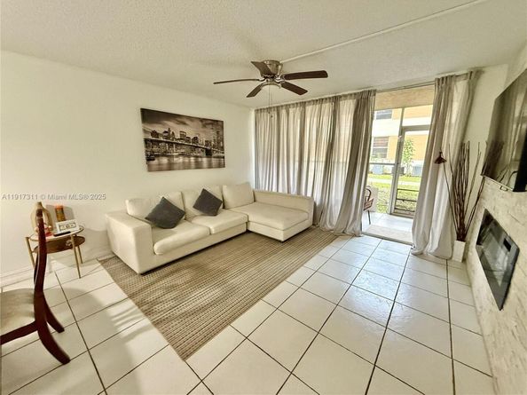 8246 NW 24th St 8246, Coral Springs FL 33065
