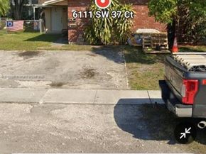 6111 SW 37th Ct, Davie FL 33314