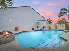 2880 Albatross Dr, Cooper City FL 33026