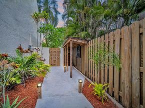 2880 Albatross Dr, Cooper City FL 33026