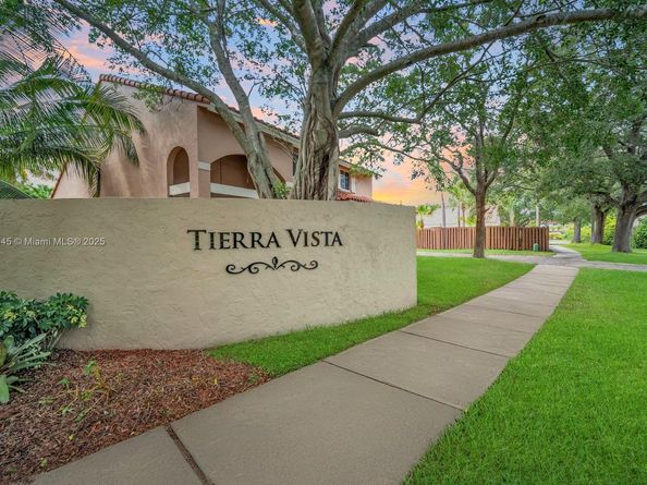 2880 Albatross Dr, Cooper City FL 33026