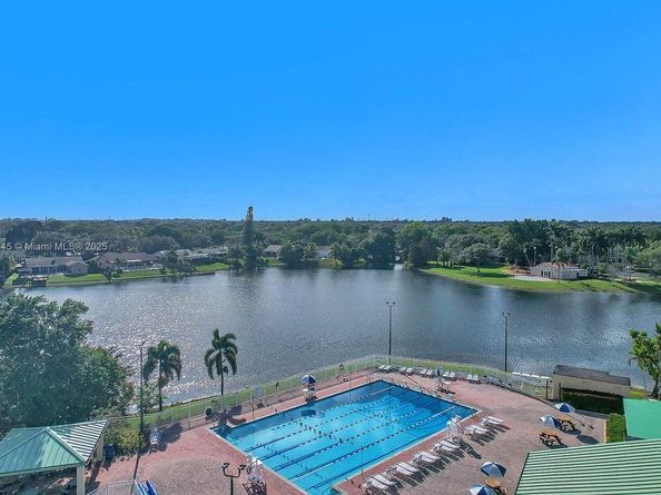 2880 Albatross Dr, Cooper City FL 33026