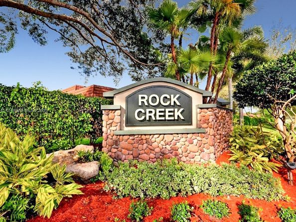 2880 Albatross Dr, Cooper City FL 33026