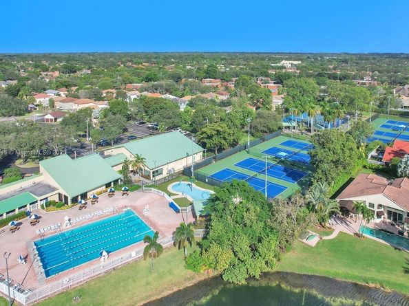 2880 Albatross Dr, Cooper City FL 33026