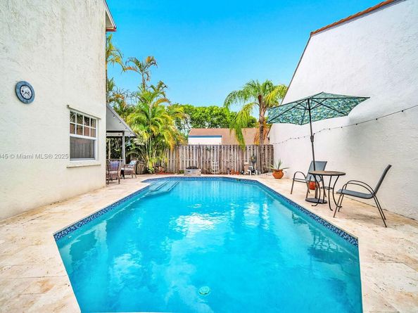 2880 Albatross Dr, Cooper City FL 33026